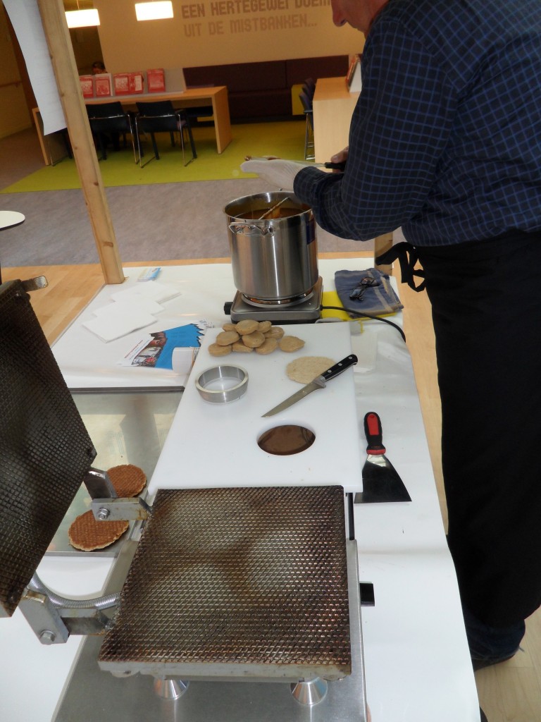 Stroopwafelbakker bij ARTI tbv Alpe d'HuZes Stroopwafelbakker bij ARTI tbv Alpe d'HuZes