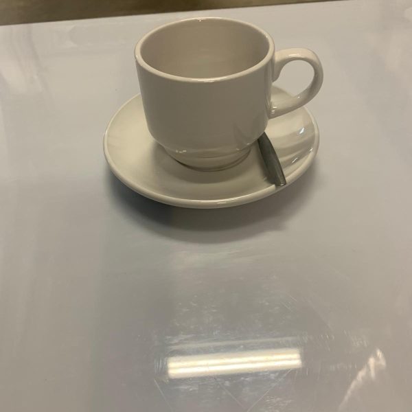 Kop, schotel en lepeltje