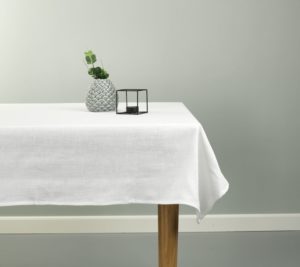 spek Drastisch nieuwigheid Huur nu onze tafellinnen wit, leuk om de tafels te decoreren